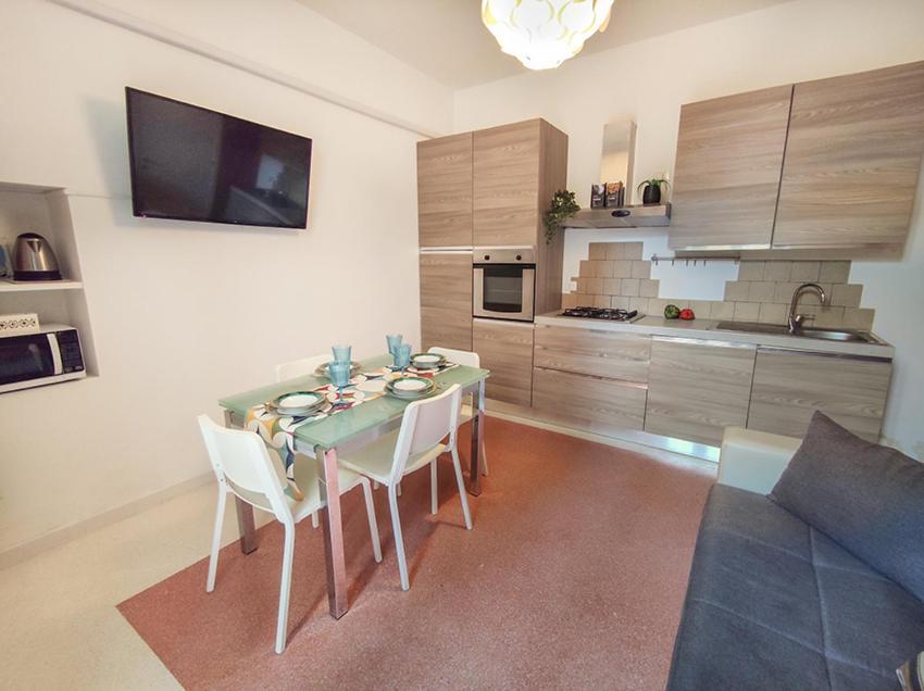 Casa Chiara In Centro Con Corte Privata San Benedetto del Tronto Exterior foto