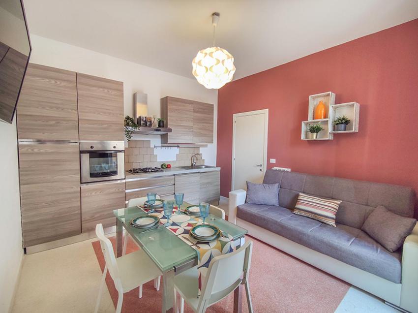 Casa Chiara In Centro Con Corte Privata San Benedetto del Tronto Exterior foto